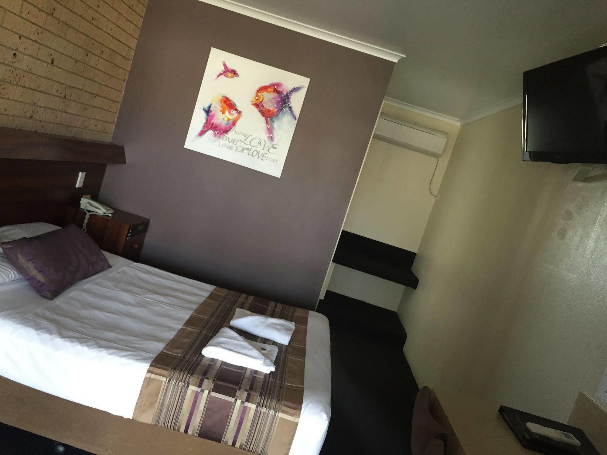 Sarina Motor Inn Zewnętrze zdjęcie